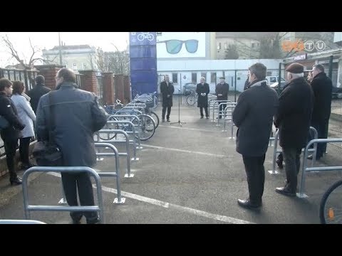 Új kerékpártárolókat adtak át a szombathelyi vasútállomás mellett