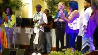 Kim Burrell &quot;Victory&quot; with local singers (must see)
