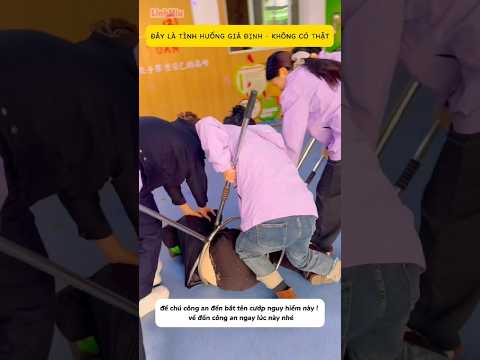 Tên bắt cóc trẻ em biến thái xông vào trường học mẫu giáo #shorts