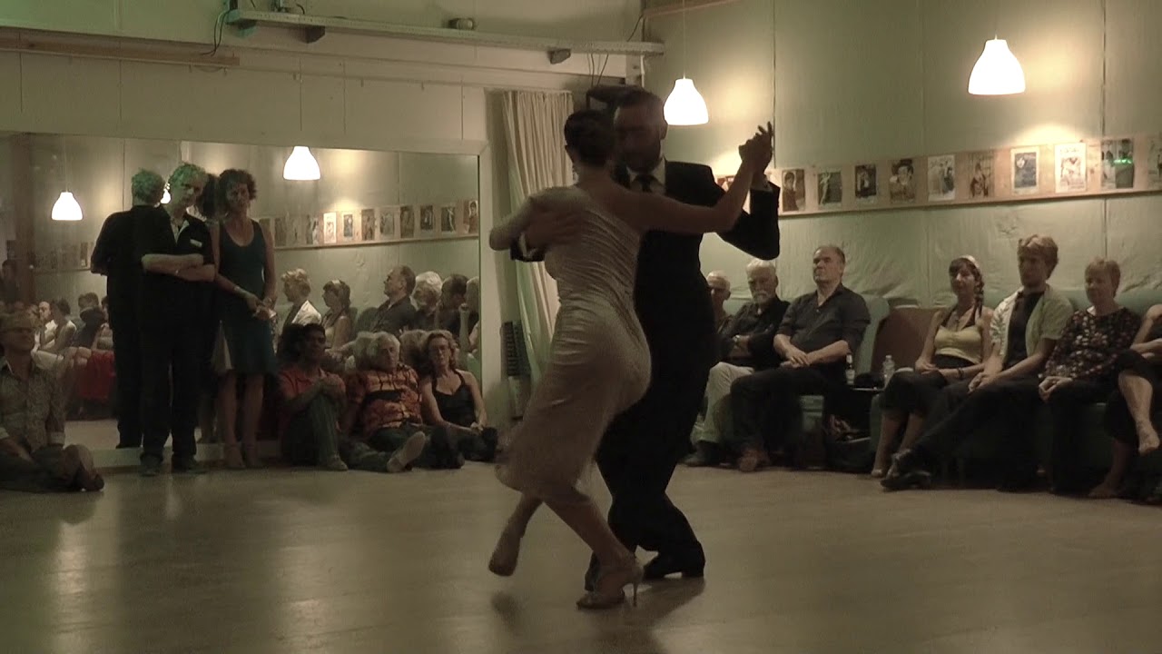 Video thumbnail for Stéphanie Fesneau & Fausto Carpino in Milonga La Roca (3) "Barro"O.Pugliese con A.Moran