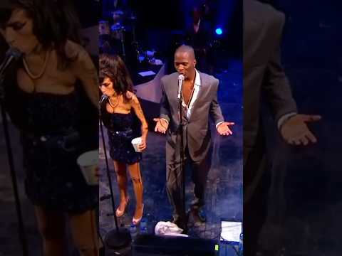 Amy Winehouse moving to the rhythm of you're wondering Now at the 2008 Glastonbury festival. #jazz