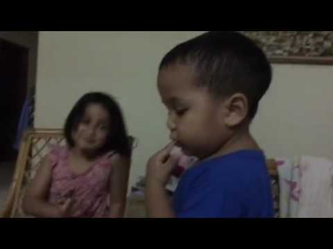Little kid trick sister for king of fruits