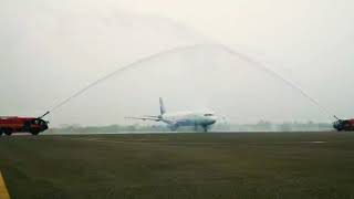 preview picture of video 'Water salute to first international flight from vijayawada to singapore'