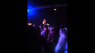 Sara Skinner singing Break live at Teen Hoot