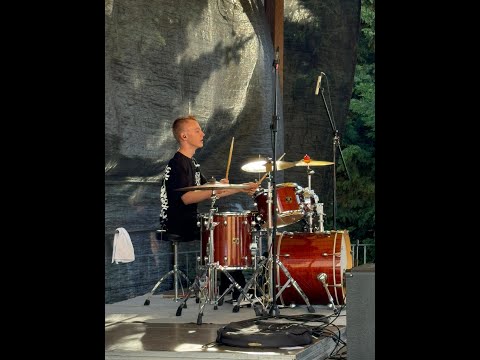 David Drums - cover Connect-r - "În grădina lui Ion" vs "Vara nu dorm"