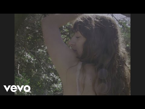 Videoclip de Tiene Algo (Interesting Little Thing) — Kevin Johansen