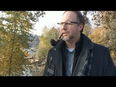 Mac Baren Mixture Flake on an autumn day