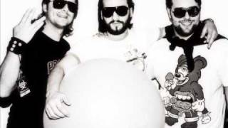 Swedish House Mafia -  Reach Out