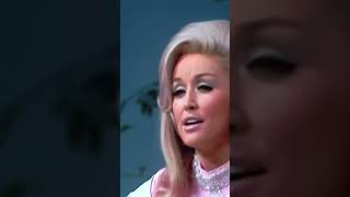 Dolly Parton performs "Coat of Many Colors" on The Porter Wagoner Show (1971)