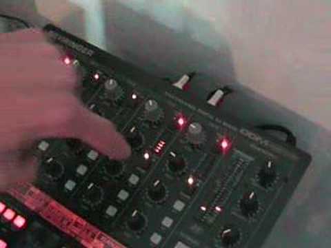 Immagine Behringer DDM4000 Professional 4-Channel Digital DJ Mixer with Sampler 2010s - Black - 11