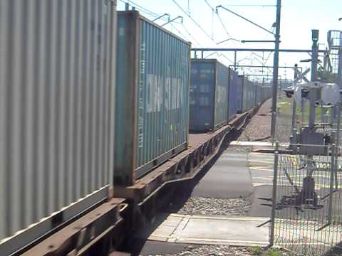 A pair of VL's on #4112 at Adamstown 29/11/11