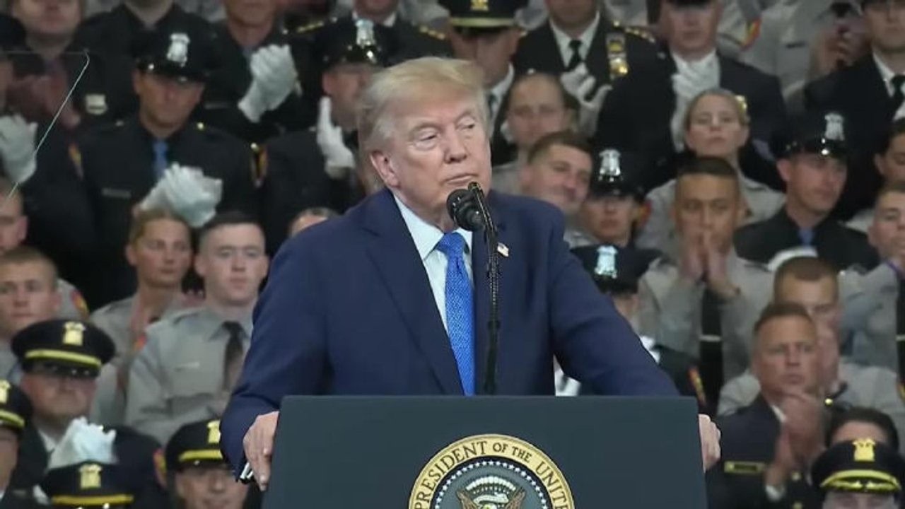 Trump difende i rincari della benzina: Non mi scuso, servono a fermare l'Iran