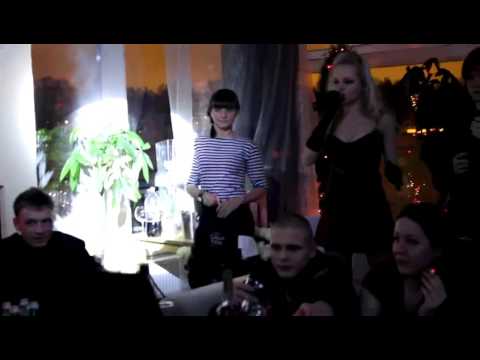 Алиса Вокс и певица Слава   в ресторане паруса