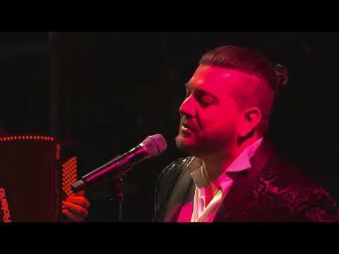 Meté Tasin - Besame Mucho - Live Performance