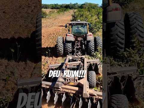 Deu ruim aqui na lavoura!!! Já se inscreve moçada!!! #agro #viral #trator