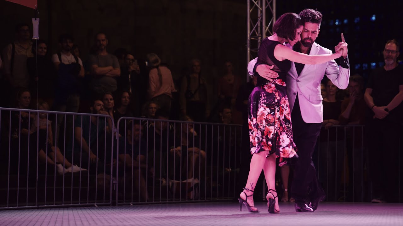 Rodrigo Fonti y Fatima Vitale 1/3, Me quedé mirandola