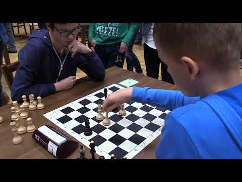 žiaci ZŠ 4.2.  Lukáš Sebastián Kostolanský -  Ondrej Vadila 1/2:1/2