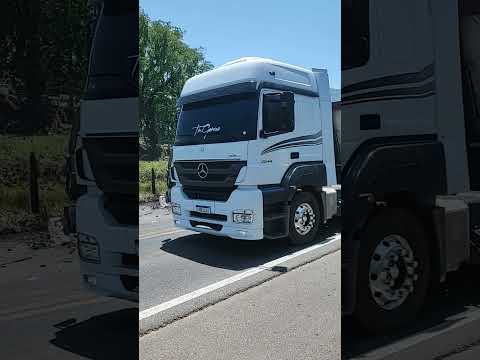 Caminhão carregado de tomate pega fogo em Iuru Apiacá ES