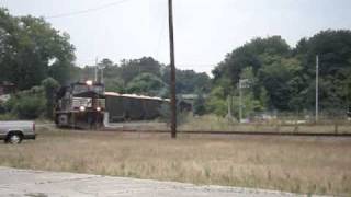 preview picture of video '2 NS lead a CSX F701 into hamlet!'