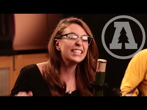 Lindsay Lou & the Flatbellys - Smooth & Groovy | Audiotree Live