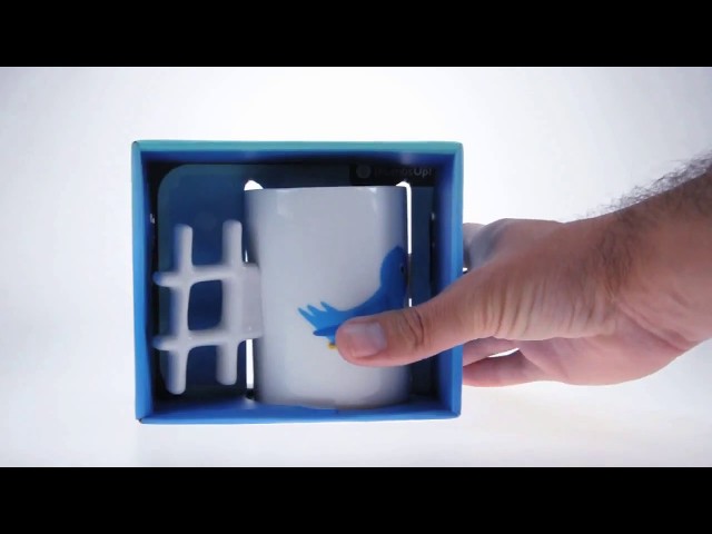 Vídeo relacionado con mundohuevo Pack Taza Ser Friki Mola + Caramelos Huevomolón | Regalo friki original y divertido para cumpleaños, gamers y geeks | Detalle gracioso para amigos, pareja o compañeros