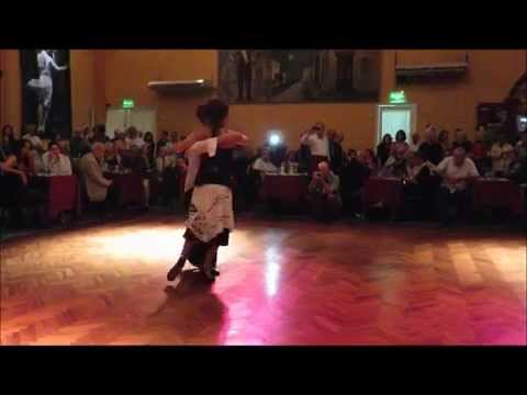 Milongueo del Ayer, bailan Sole Nani y Romina Pernigotte.