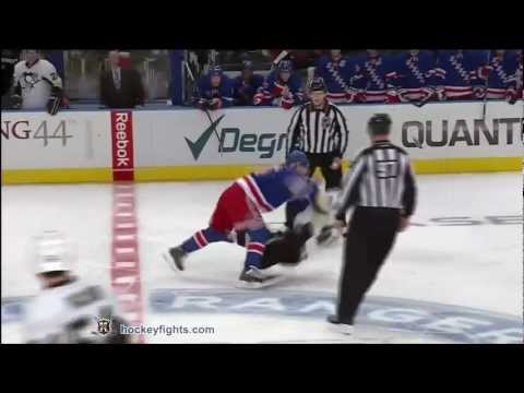 Tyler Kennedy vs Sean Avery Nov 29, 2011