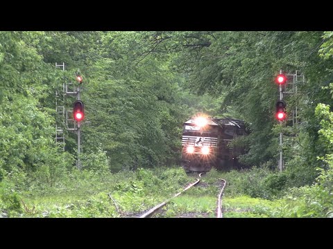 Norfolk Southern container train chase on Berkshire & Eastern - 5/25/2025