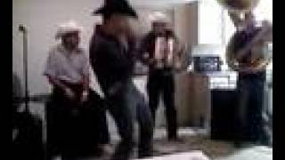 larry hernandez-ejecutor en vivo