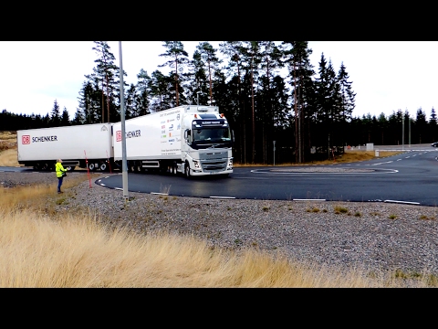 Long truck difficult turning - converter dolly active steering