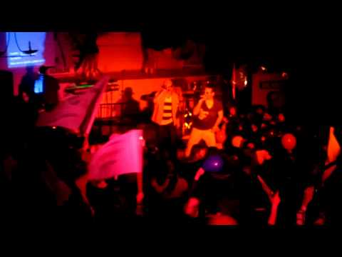 MC DUES EN VIVO - CABILDO  LOS QUE TE PRENDEN LA FIESTA 2012