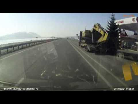 Дорожный учитель улетел в кювет