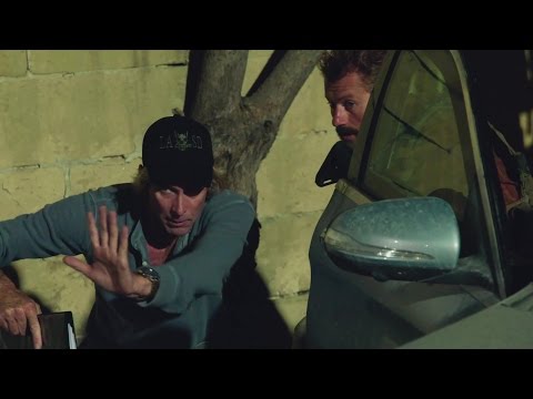 13 Hours: The Secret Soldiers of Benghazi (Featurette 'Bay and the Military')