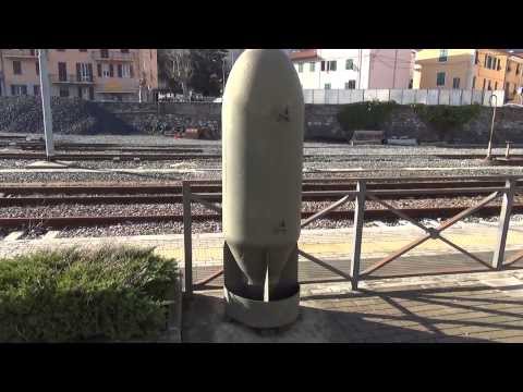 BOMBA DI AEREO DELLA 2^G.M. ALLA STAZIONE F.S.  A RONCO SCRIVIA.(GE) 6 - 1 - 2014.