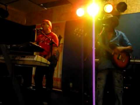 Leon e Lyel - Falta Deus No Coração