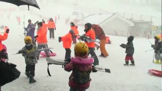preview picture of video 'TY 2010 韓國遊 滑雪 很好玩 但是 是下雨'