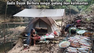 Download lagu 3 Days Camping: Dayak Girl Hunting for Fish in a Kalimantan River Treasure Trove mp3