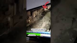 Download lagu Sesosok Pocong terekam Kamera CCTV warga | Short Video Misteri dua dunia mp3