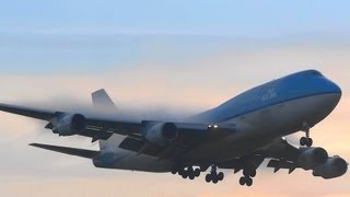preview picture of video 'HEAVY CLOUD CONDENSATION B747-406 KLM PH-BGF landing @ AMS Schiphol'