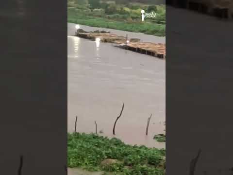 NÍVEL DO RIO CANINDÉ SOBE RAPIDAMENTE E COBRE TODA A FAIXA DE AREIA DA PRAINHA DE FRANCISCO AYRES
