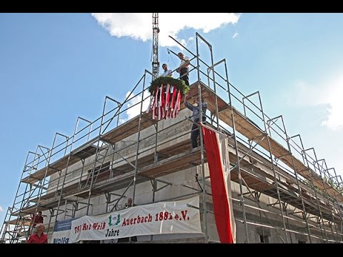 TSV Rot-Weiß Auerbach: Richtfest Funktionsgebäude