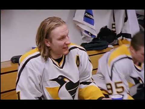 Darius Kasparaitis argues with Jaromir Jagr in the locker room (2000)
