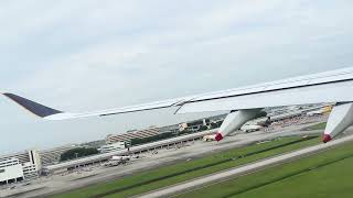 Download the video "SINGAPORE AIRLINES LANDING IN  CHANGI AIRPORT ....2025.."