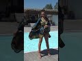 Video: Bata de elegancia suave y toques dorados