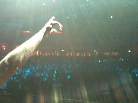 ALI WILSON WARMS UP FOR TIESTO @ BRIXTON ACADEMY#1 (FAITHLESS - NOT GOING HOME - ERIC PRYDZ REMIX)