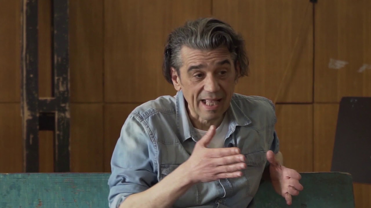 Teatrologike: Bobo Jelčić