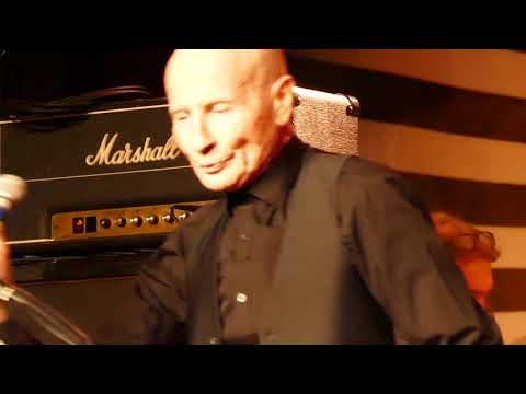 download lagu mp3 mp4 Phil Mogg, download lagu Phil Mogg gratis, unduh video klip Phil Mogg