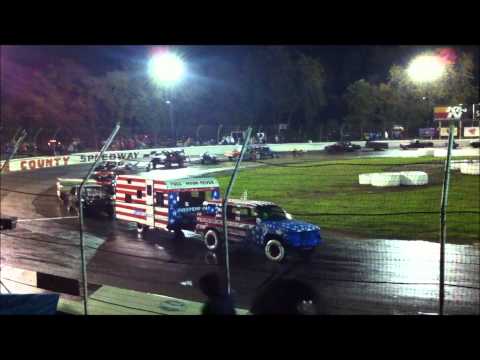 Figure 8 Trailer Race Most Redneck Thing You Will Ever SEE!!!