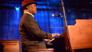 Booker T Jams  At Space Evanston Il Dec 5 2013 nunupics.com