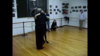 Gerardo Quiroz e Cristiana Casuscelli - Sacada parada arastre cambio di peso pivot (Hastalamilonga)